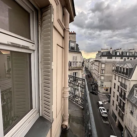 Beautiful T2 With Balcony - Near Parc Clichy *